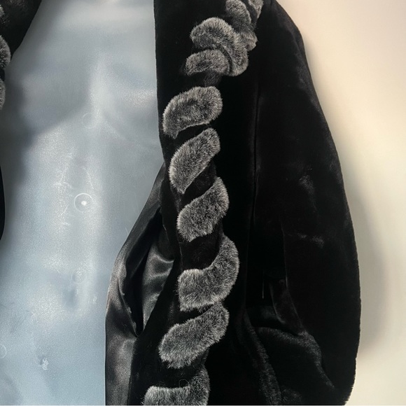 Black and grey Unique Int’l vintage faux fur coat - Picture 5 of 12